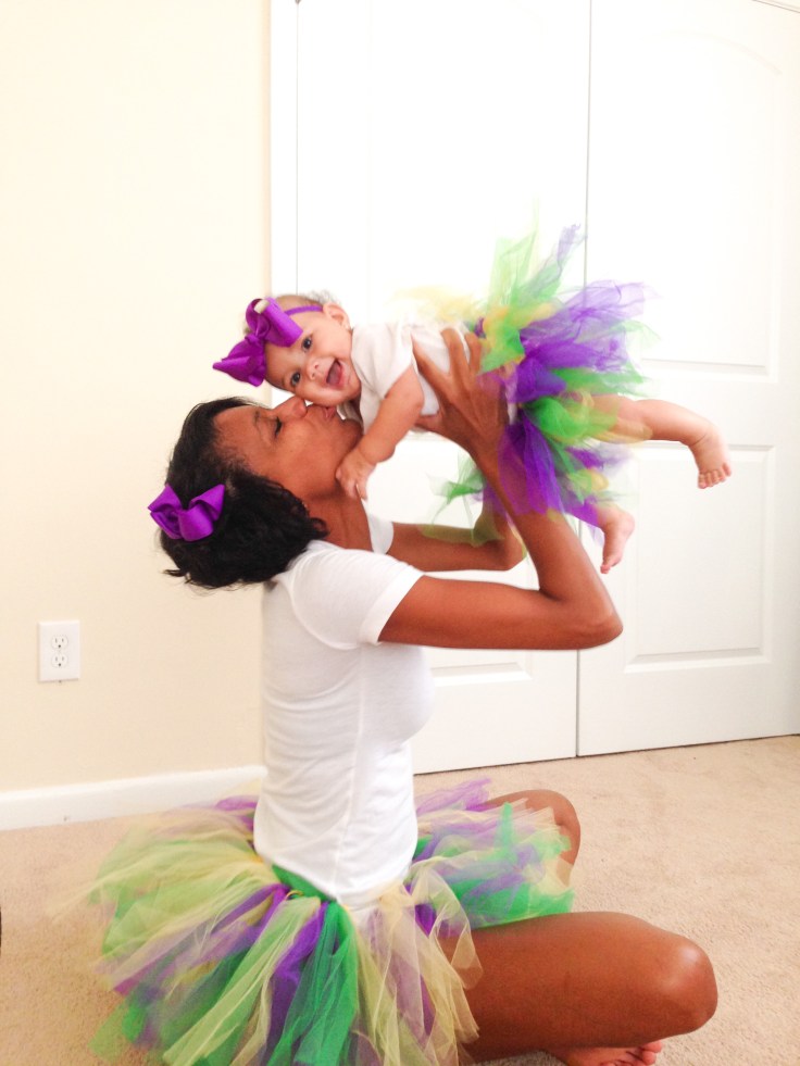 You cannot go wrong with matching outfits for family photos. #familyphotos #familyphotoideas #mommyandmephotos #matchingoutfitsphotos #familyphotoshoot #kidsphotoideas