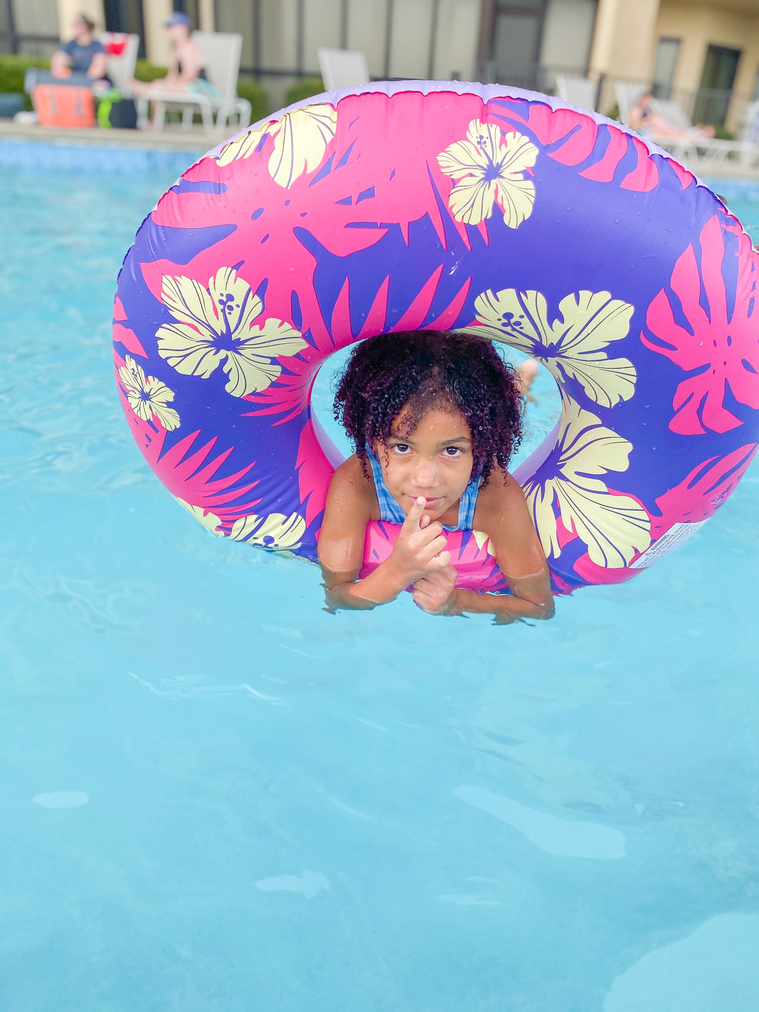 Chlorine from pools definitely  must be washed out.  It can significantly damage natural hair.  #naturalhairjourney #naturalhaircare #summerhair #summerhairstyles #curlyhair #curlyhaircare #summernaturalhair #summercurlyhair