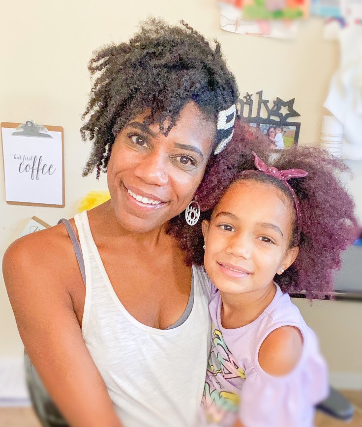 Mother and daughter summer natural hair hacks | ordinarilyextraordinarymom #naturalhairjourney #naturalhaircare #summerhair #summerhairstyles #curlyhair #curlyhaircare #summernaturalhair #summercurlyhair