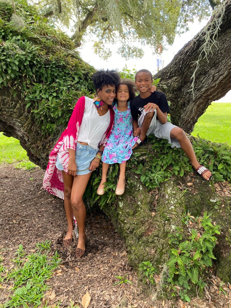 White tee + flare shorts + tie dye kimono #fallfashion #minimalistwardrobe #minimalistfashion #capsulewardrobe #project333