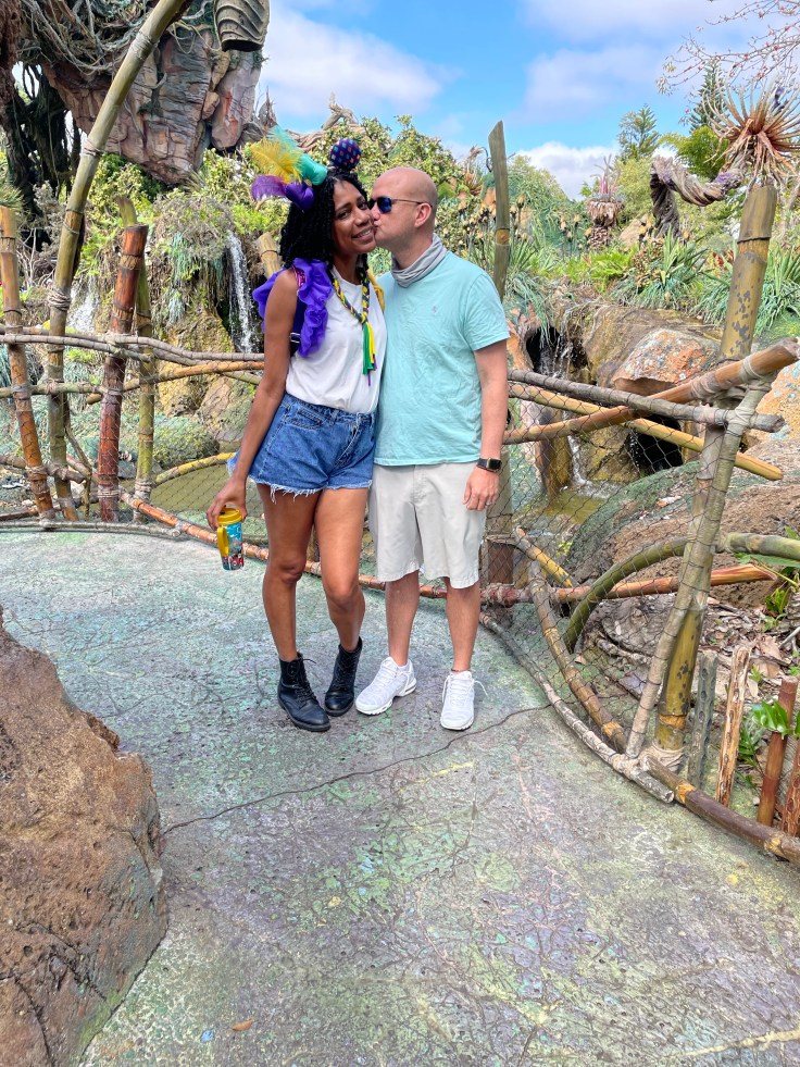 Disney World Photo Idea - World of Avatar | ordinarilyextraordinarymom #disneyworldphotos #disneyphotos #disneyphotospots #disneyphotoideas #disneyphotoideaskids #animalkingdom