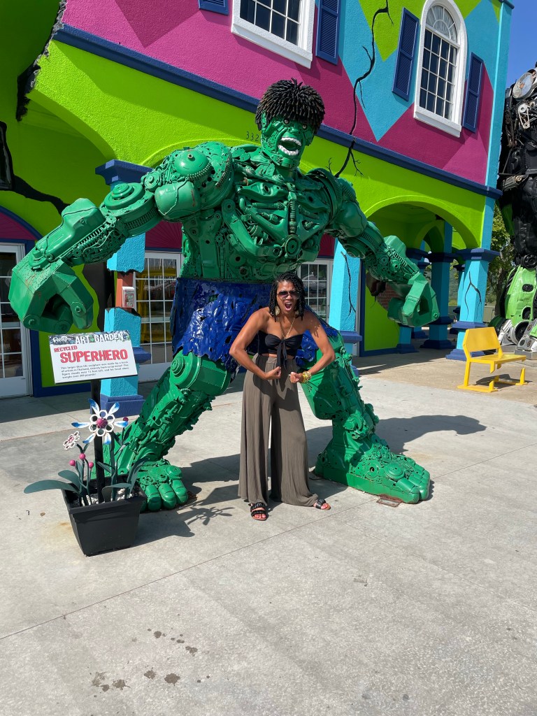 Branson Missouri Instagram Photo spots | #instagramphotoideas #instagramphotoinspiration #bransonmissouri #explorebranson #bransonphotoops #hulk #ripleysbelieveitornot